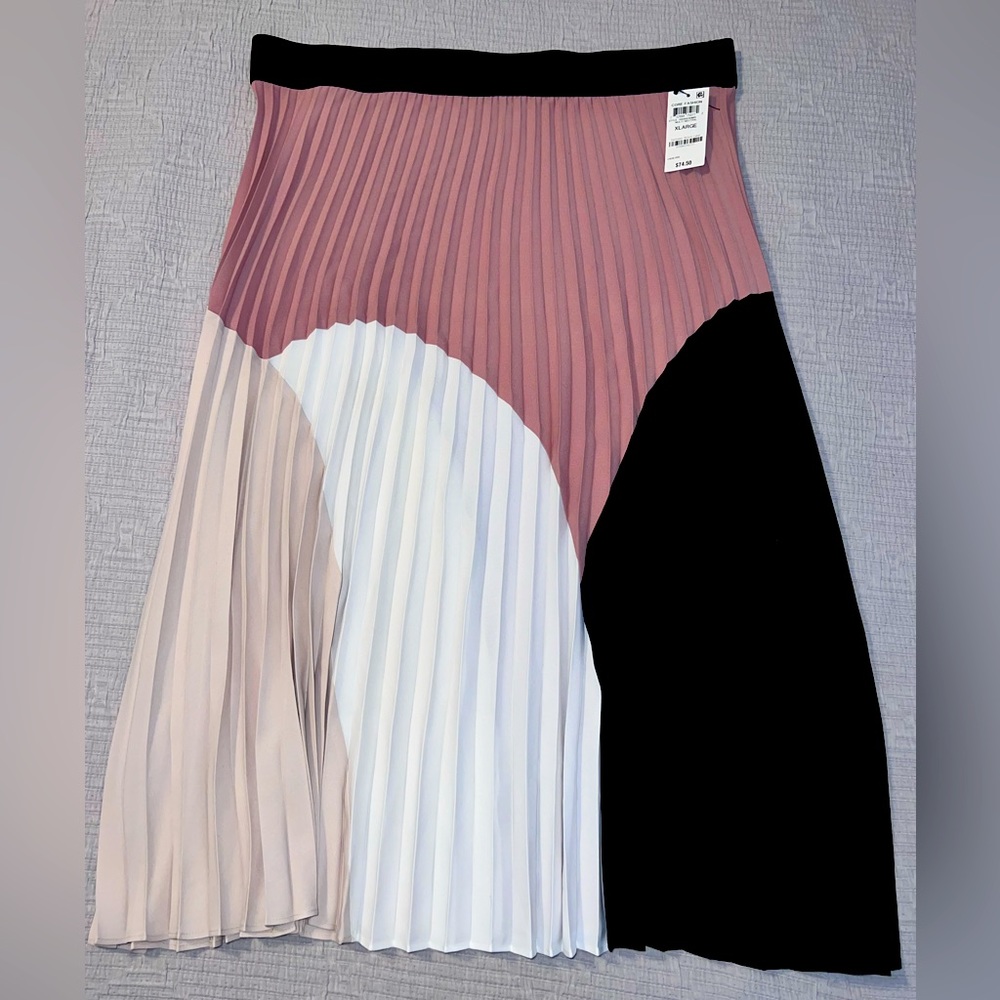 CORE FASHION Color-Block Pleated Skirt